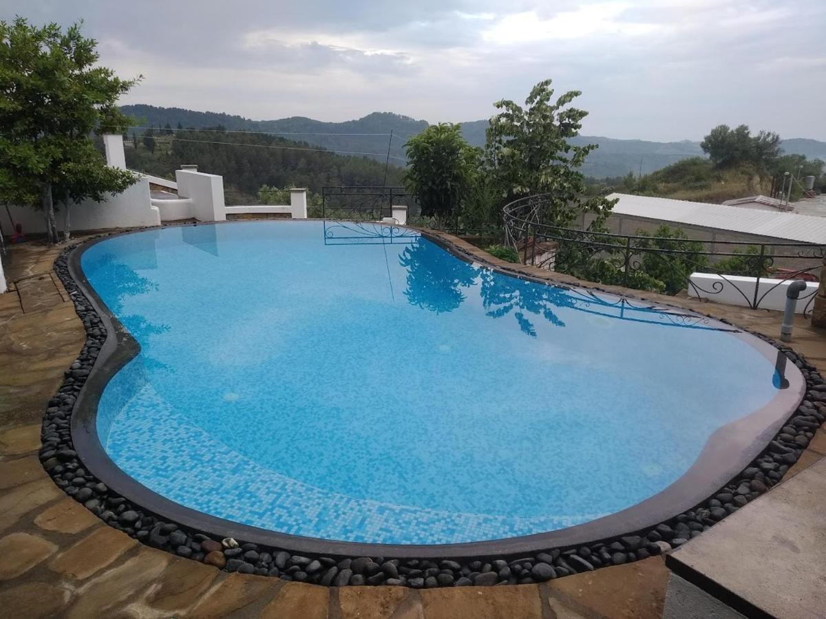 Turisalba Hotel Ishem Luaran gambar